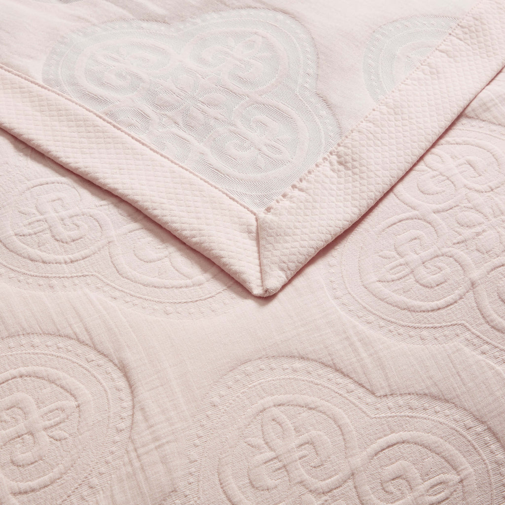Cannes Matelassé Bedspread - Ballet Slipper