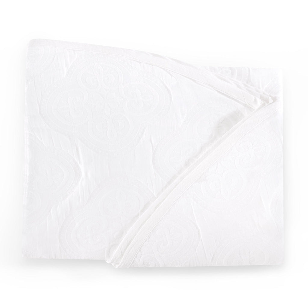 Cannes Matelassé 300 Thread Count Circle Tablecloth - White - DUSK
