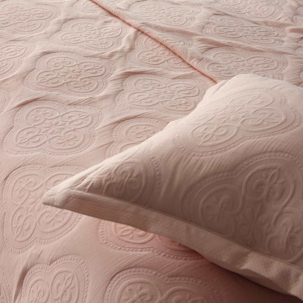 Cannes Matelassé Bedspread - Ballet Slipper - DUSK