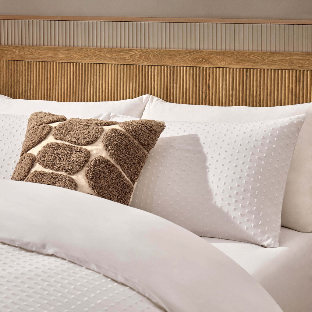 Clipped Jacquard Dobby 100% Cotton Duvet Cover & Pillowcase Set - White - DUSK
