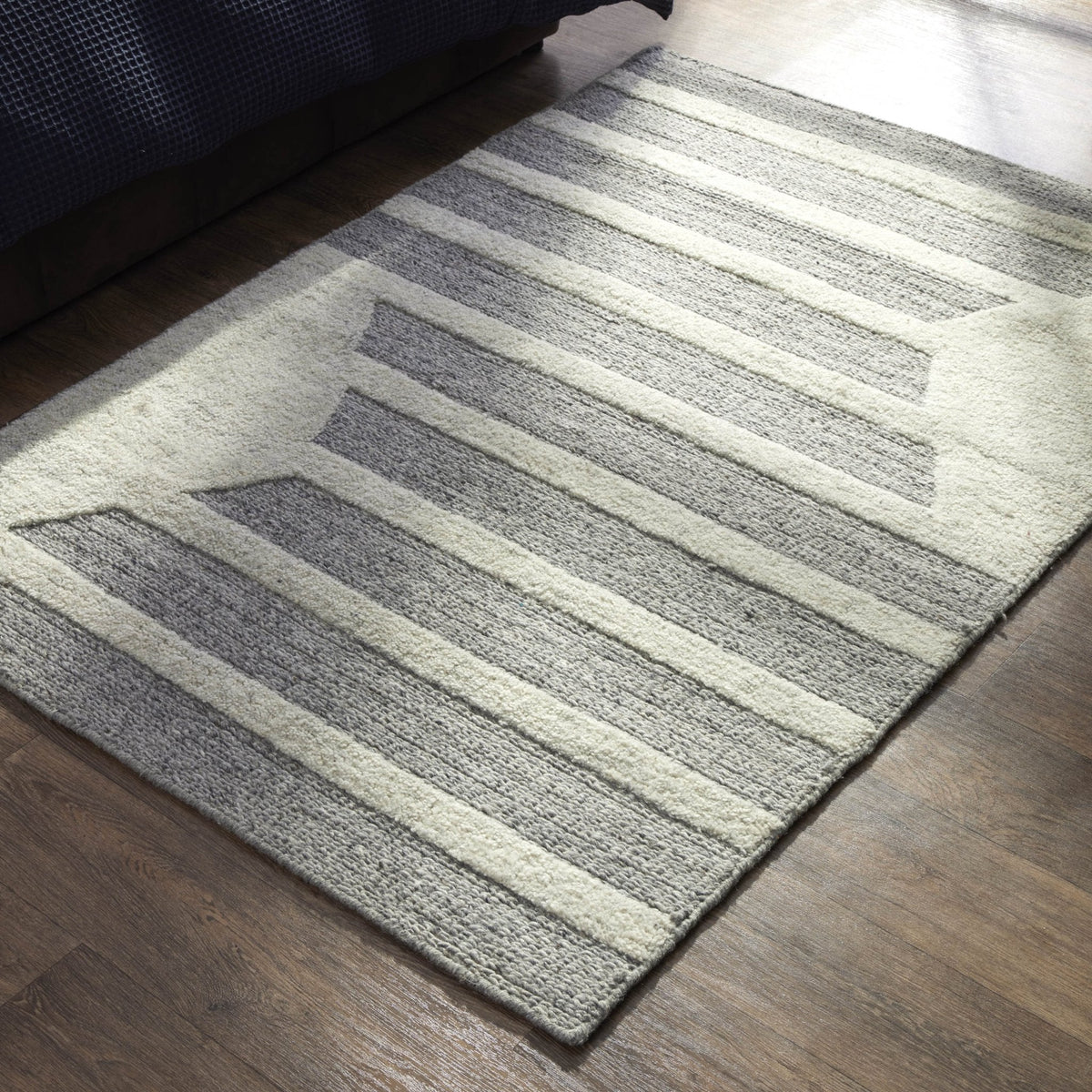 Zoe Wool Triangle and Stripe Rug - Light Grey - DUSK